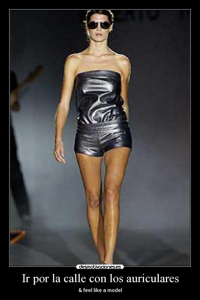 Ir por la calle con los auriculares -