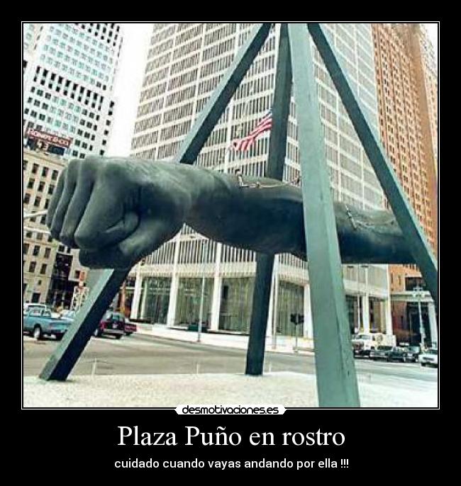 Plaza Puño en rostro - cuidado cuando vayas andando por ella !!!