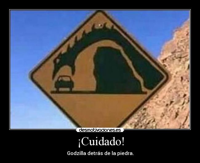 ¡Cuidado! - Godzilla detrás de la piedra.