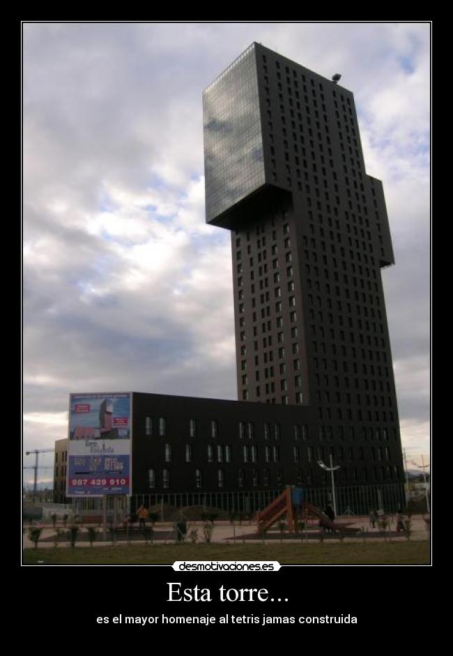Esta torre... - es el mayor homenaje al tetris jamas construida
