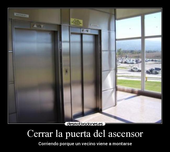 Cerrar la puerta del ascensor - Corriendo porque un vecino viene a montarse