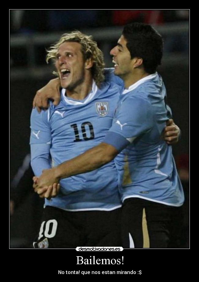 Bailemos! - No tonta! que nos estan mirando :$