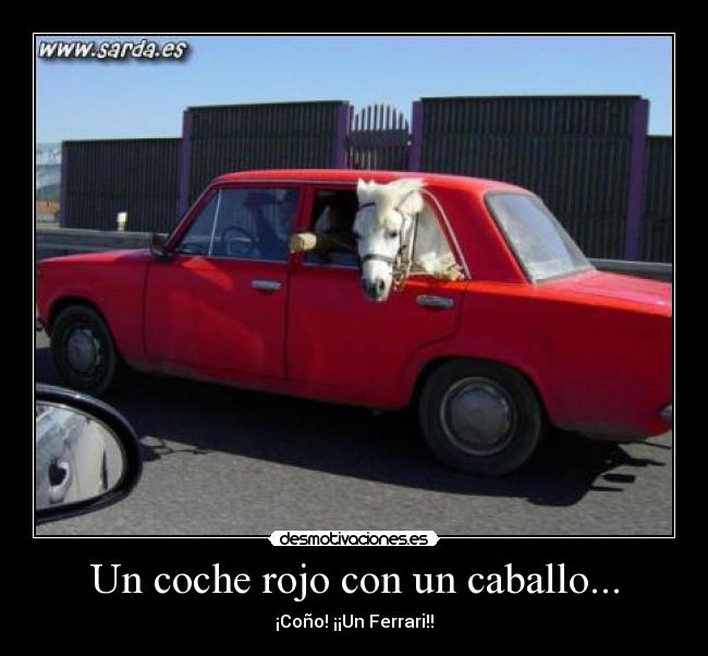 Un coche rojo con un caballo... -