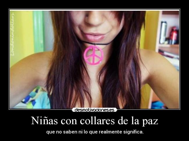 Niñas con collares de la paz - 