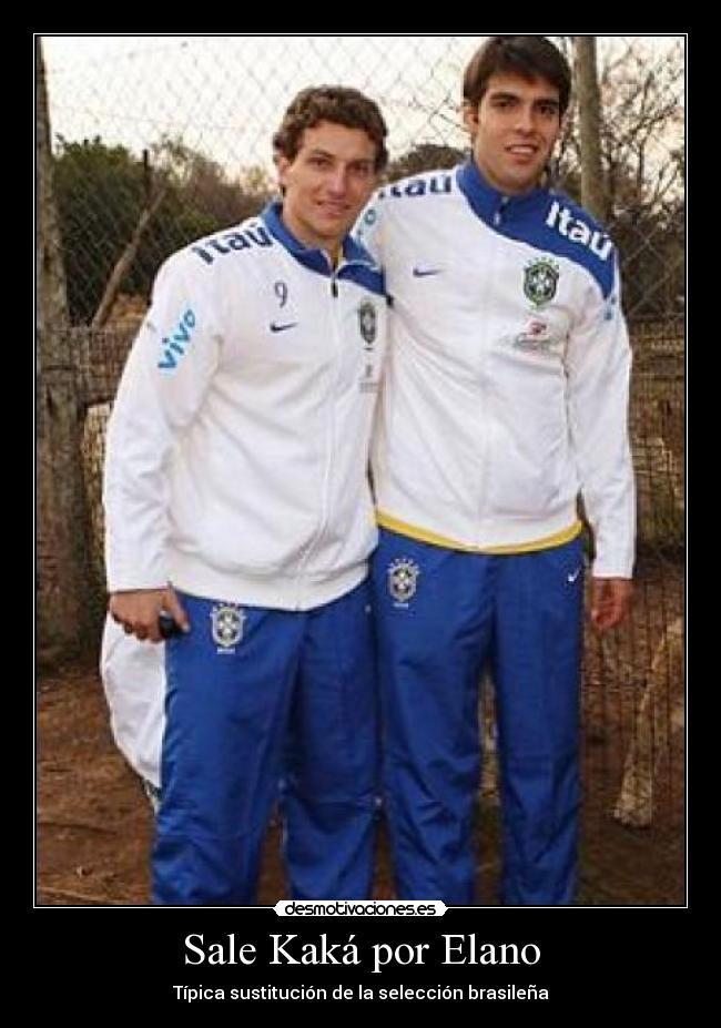 Sale Kaká por Elano - Típica sustitución de la selección brasileña