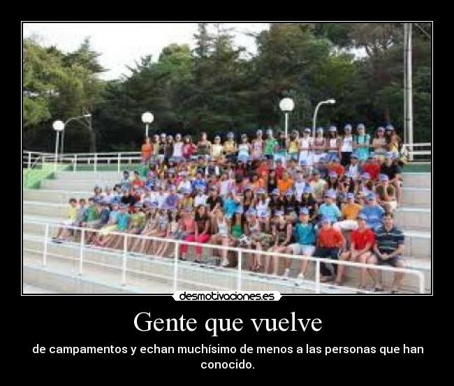 Gente que vuelve - de campamentos y echan muchísimo de menos a las personas que han conocido.
