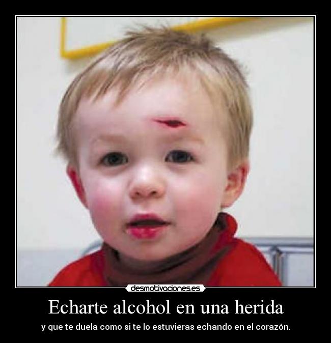 Echarte alcohol en una herida - 