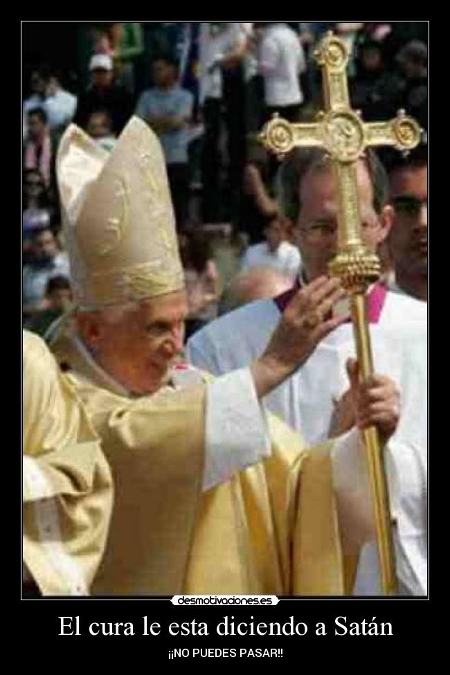 El cura le esta diciendo a Satán - ¡¡NO PUEDES PASAR!!