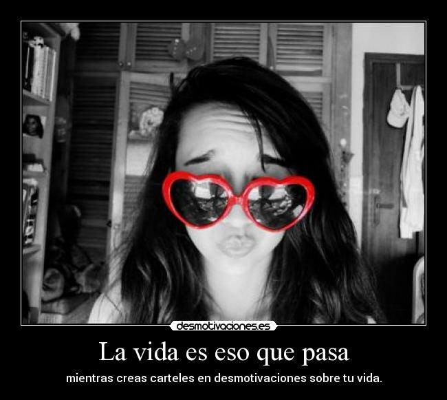 La vida es eso que pasa - mientras creas carteles en desmotivaciones sobre tu vida.