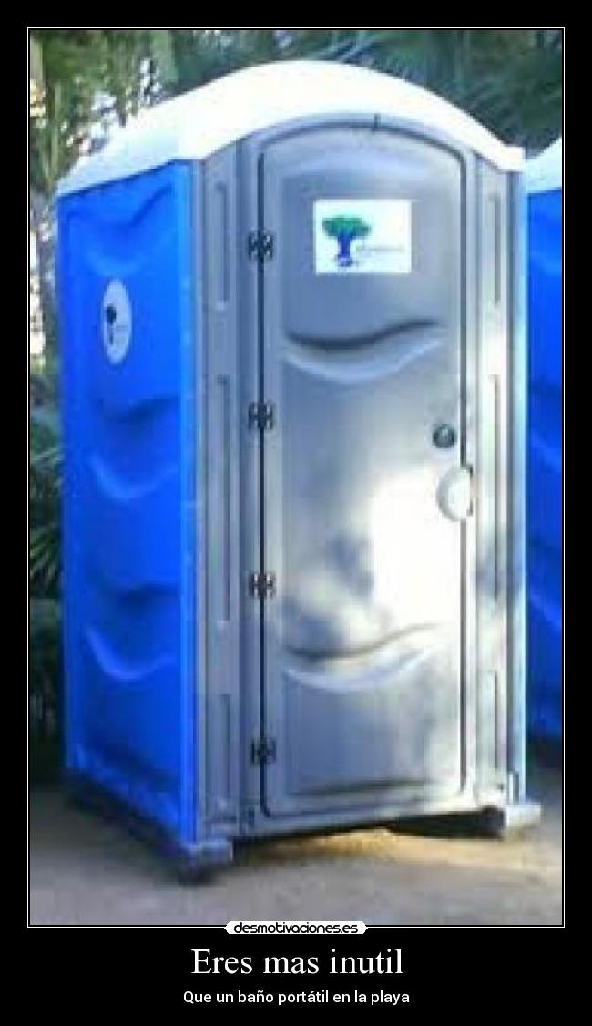 Eres mas inutil - Que un baño portátil en la playa