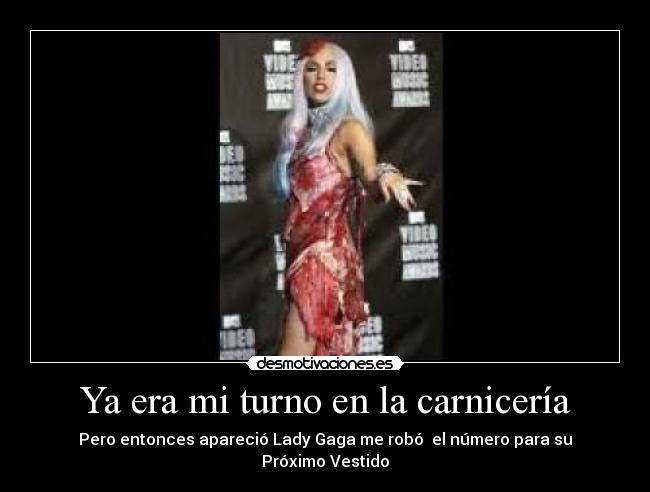 Ya era mi turno en la carnicería - Pero entonces apareció Lady Gaga me robó  el número para su Próximo Vestido