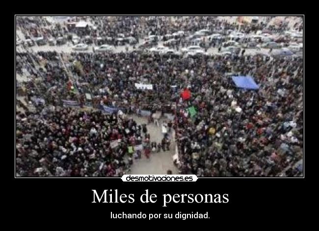 Miles de personas - luchando por su dignidad.