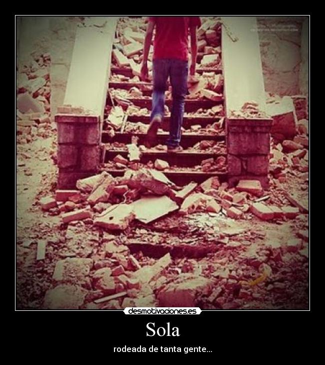 Sola - rodeada de tanta gente...