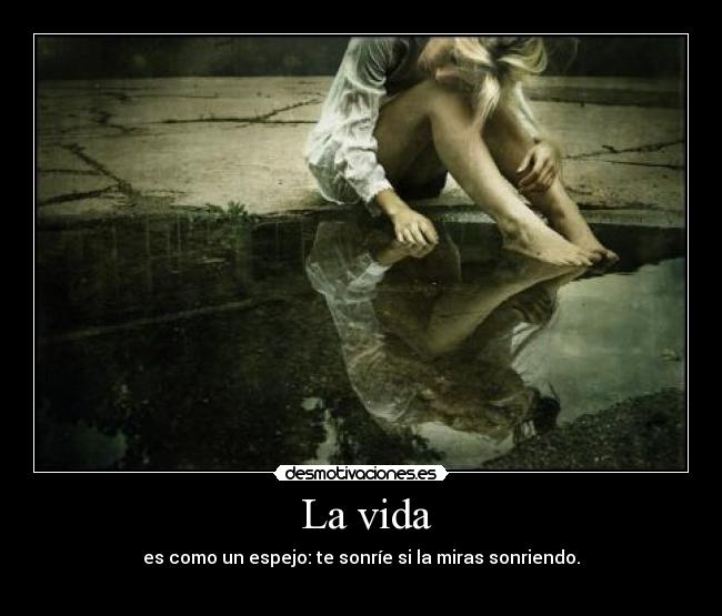 La vida - es como un espejo: te sonríe si la miras sonriendo.