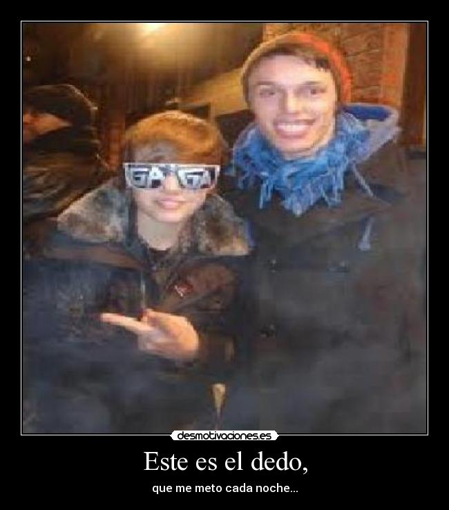 Este es el dedo, - que me meto cada noche...