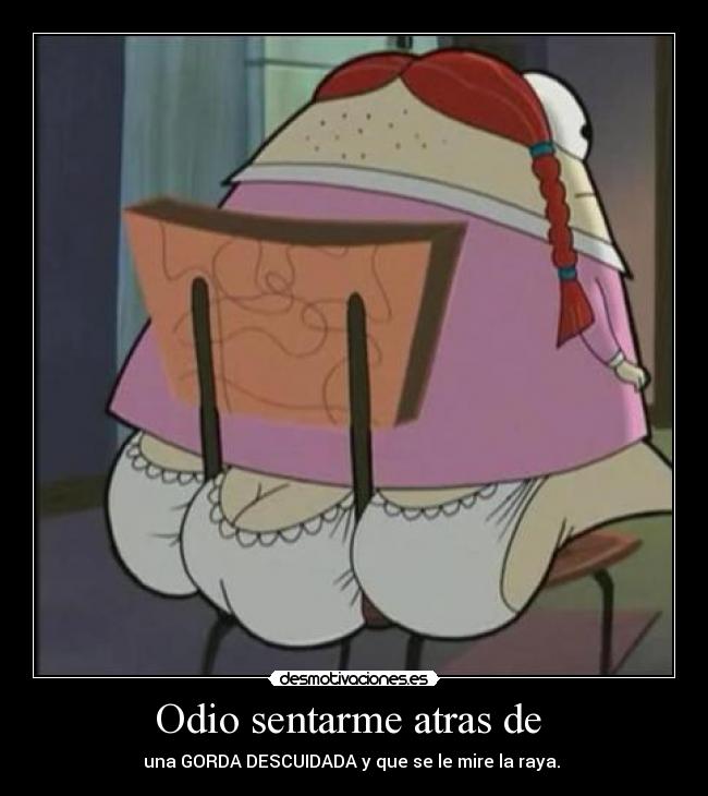 Odio sentarme atras de -