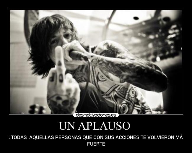 UN APLAUSO  - 