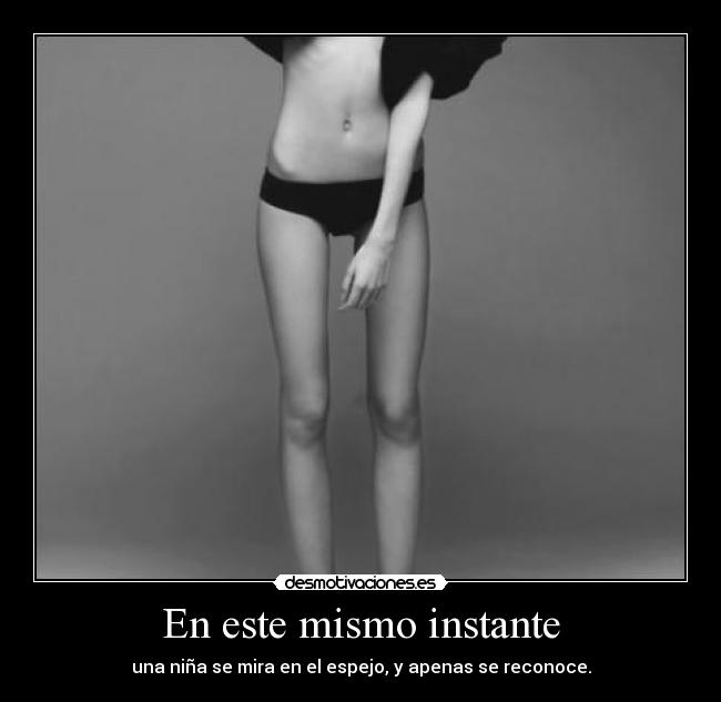 En este mismo instante - una niña se mira en el espejo, y apenas se reconoce.