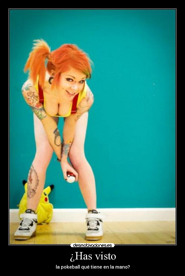 ¿Has visto - la pokeball qué tiene en la mano?