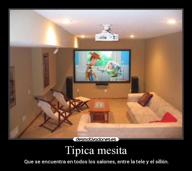 Tipica mesita - Que se encuentra en todos los salones, entre la tele y el sillón.