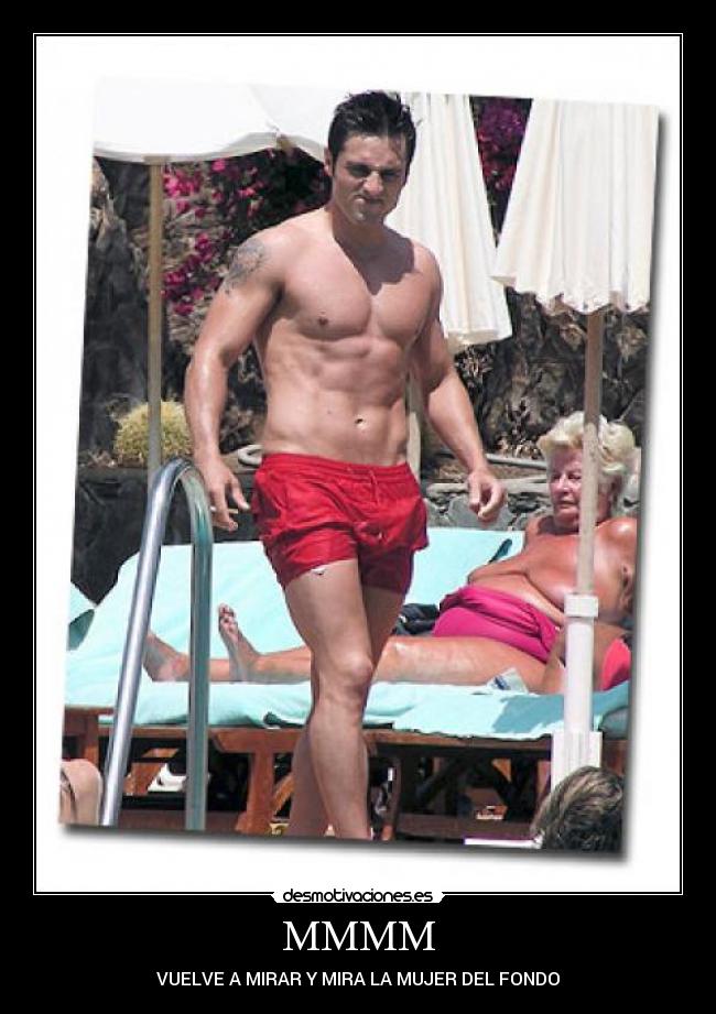 MMMM - VUELVE A MIRAR Y MIRA LA MUJER DEL FONDO