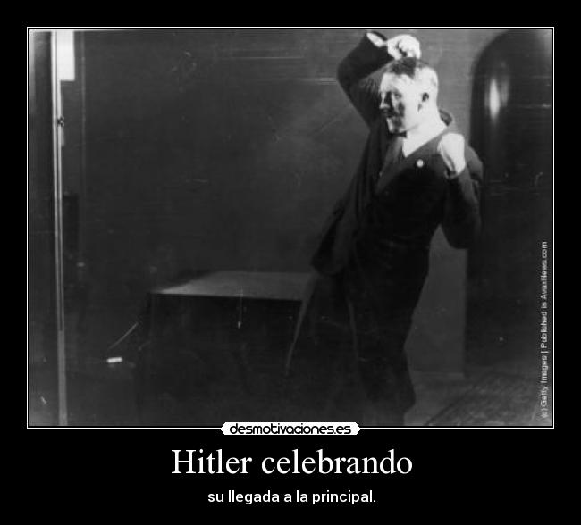 Hitler celebrando - su llegada a la principal.