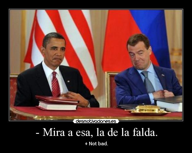 - Mira a esa, la de la falda. -