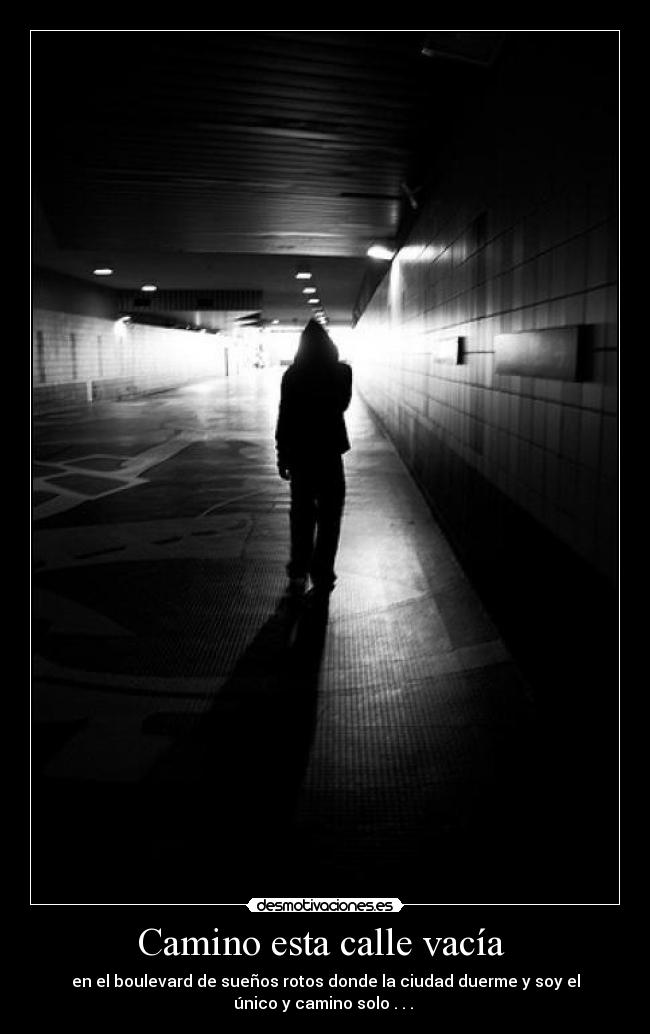 Camino esta calle vacía  - 