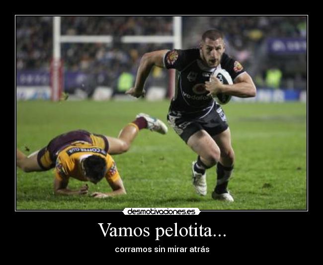 carteles pelota pelotita jugador rugby deporte correr atras mirar mira deportista caida cara meme desmotivaciones