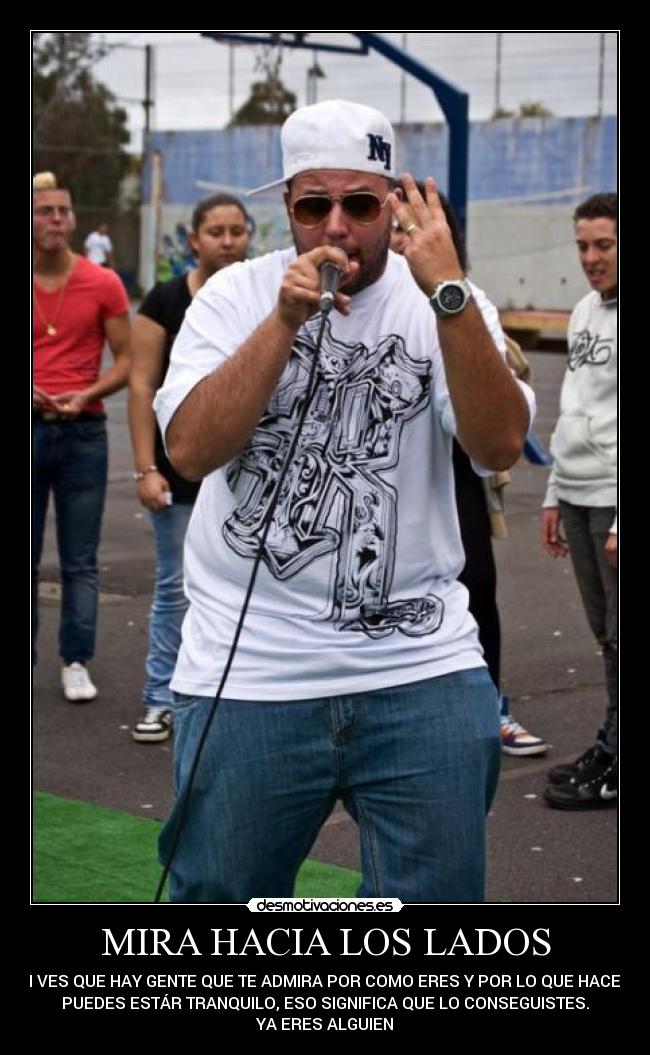 MIRA HACIA LOS LADOS -