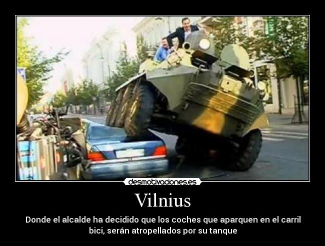 Vilnius - Donde el alcalde ha decidido que los coches que aparquen en el carril
bici, serán atropellados por su tanque