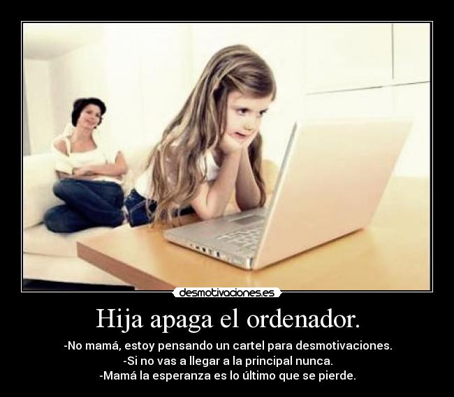 Hija apaga el ordenador. - 