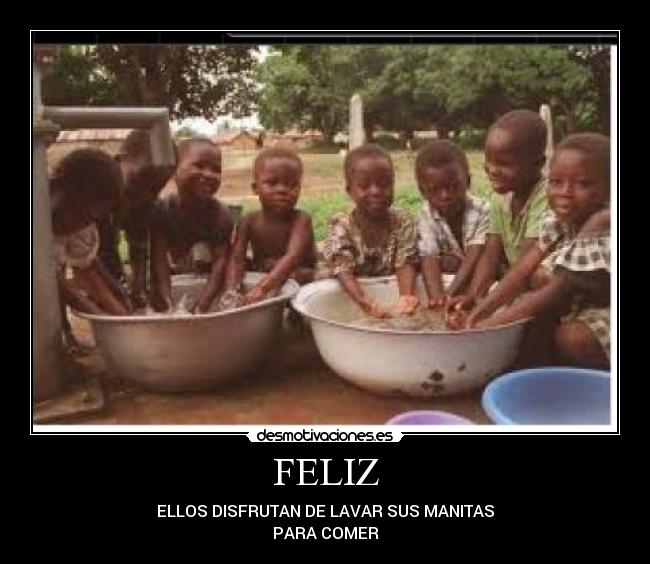 FELIZ - ELLOS DISFRUTAN DE LAVAR SUS MANITAS
PARA COMER