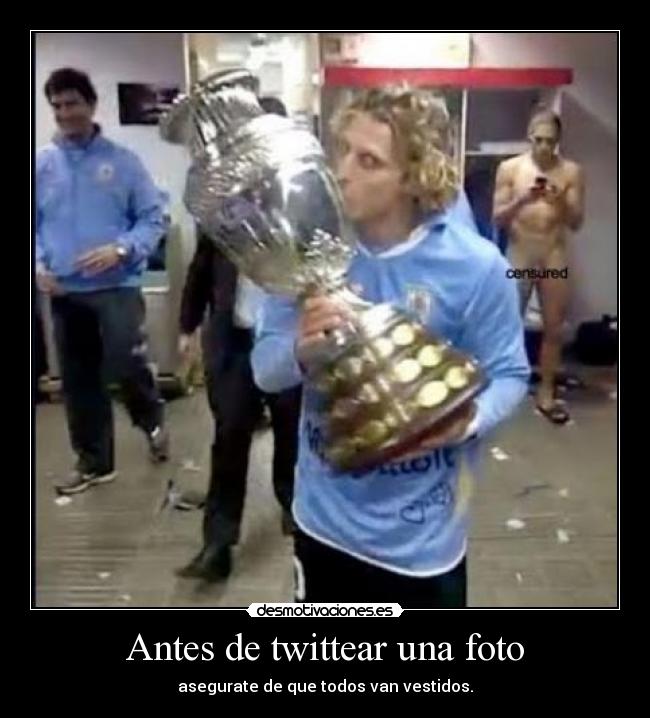 Antes de twittear una foto - asegurate de que todos van vestidos.