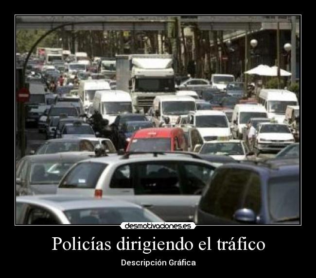 Policías dirigiendo el tráfico -