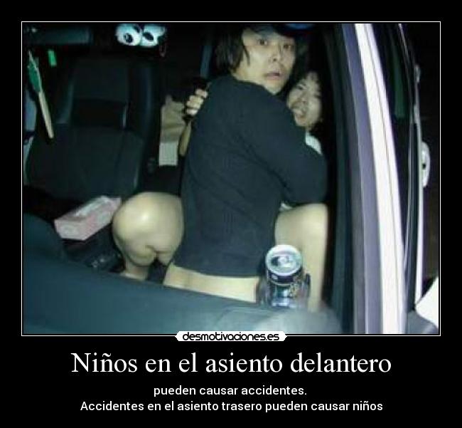 Niños en el asiento delantero - pueden causar accidentes. 
Accidentes en el asiento trasero pueden causar niños