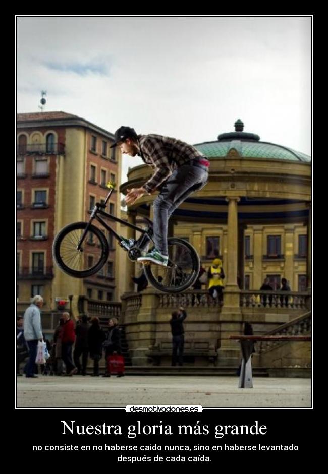 Nuestra gloria más grande - no consiste en no haberse caido nunca, sino en haberse levantado
después de cada caída.