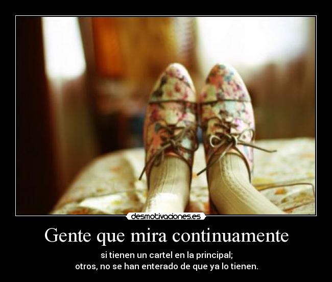 Gente que mira continuamente -