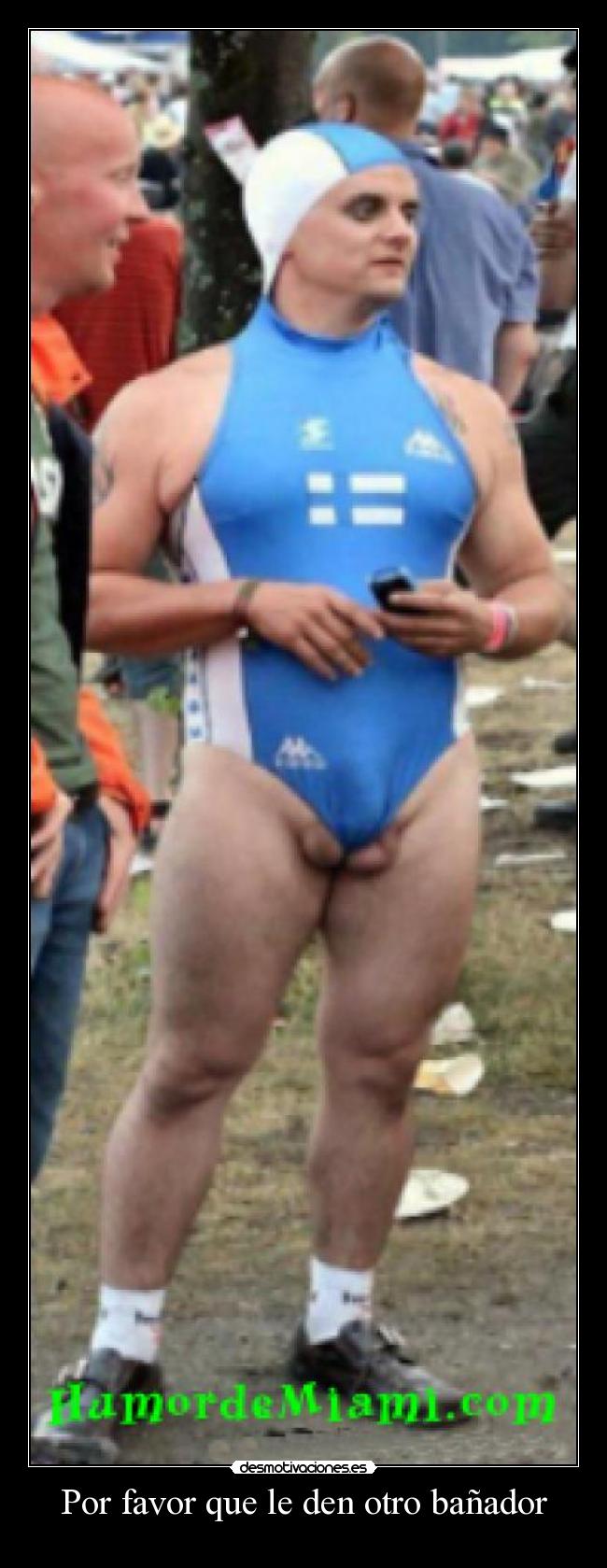 Por favor que le den otro bañador -