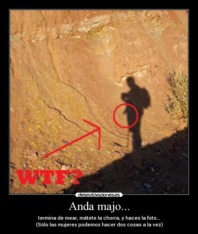 Anda majo... - termina de mear, mátete la chorra, y haces la foto...
(Sólo las mujeres podemos hacer dos cosas a la vez)