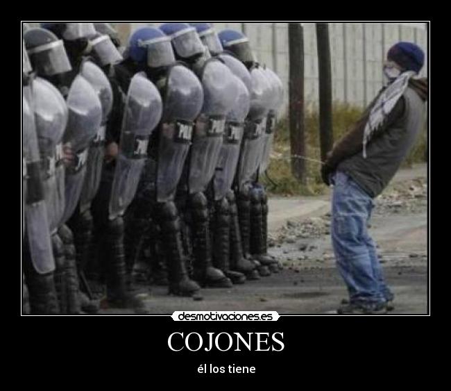 COJONES - él los tiene