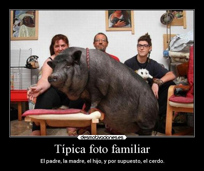 Típica foto familiar - El padre, la madre, el hijo, y por supuesto, el cerdo.