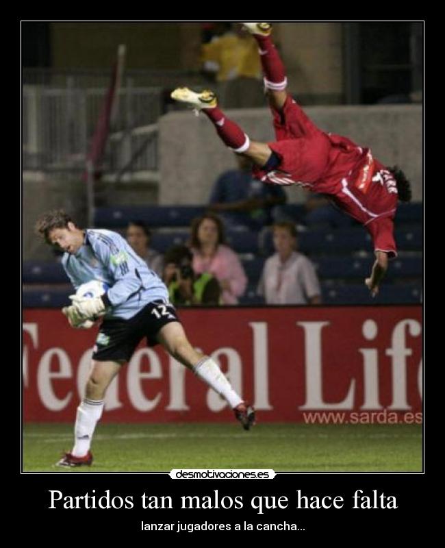 Partidos tan malos que hace falta - lanzar jugadores a la cancha...