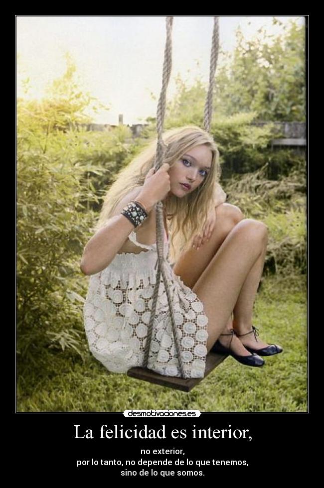 La felicidad es interior, - no exterior,
por lo tanto, no depende de lo que tenemos,
sino de lo que somos.