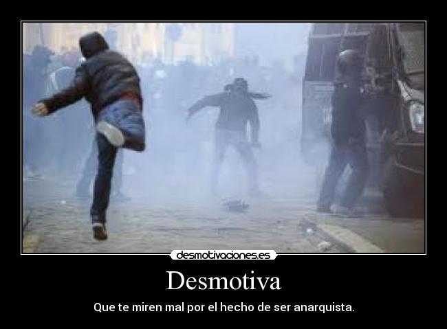 Desmotiva - Que te miren mal por el hecho de ser anarquista.
