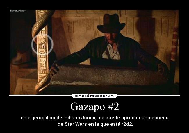 Gazapo #2 - en el jeroglifico de Indiana Jones,  se puede apreciar una escena
 de Star Wars en la que está r2d2.