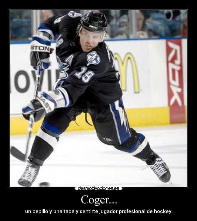 Coger... - un cepillo y una tapa y sentirte jugador profesional de hockey.