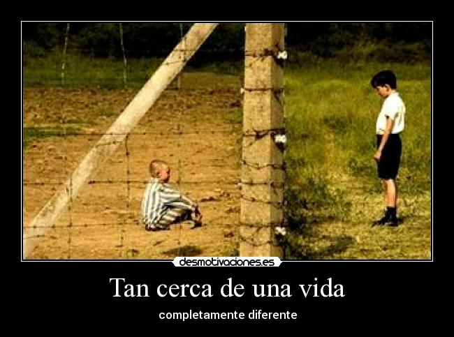 carteles vida vida nino con pijama rayas judios lujos desmotivaciones