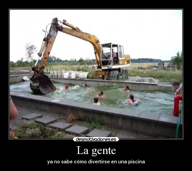 La gente - ya no sabe cómo divertirse en una piscina