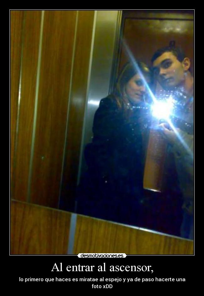 Al entrar al ascensor, -
